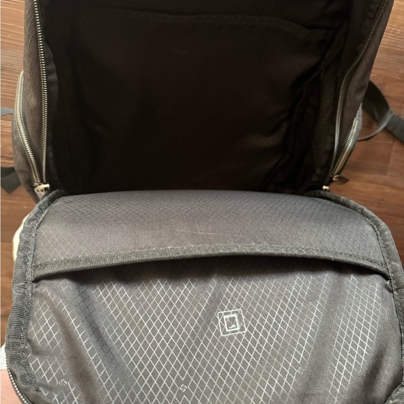 Samsonite Laptop Backpack. Excellent, very gently used condition. Price is firm$ - Picture 5 of 6